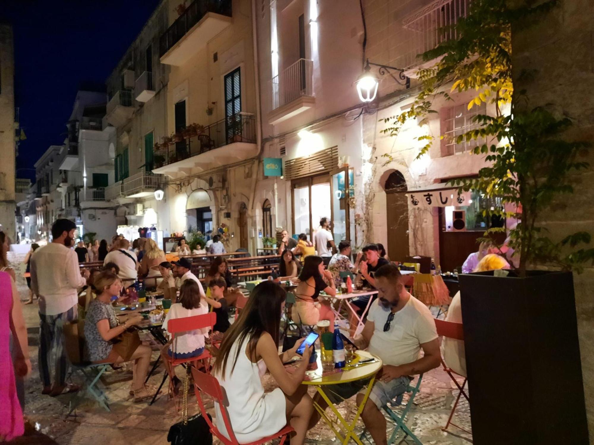 Fd Apartments - Zoe Prestigioso Appartamento Vicino Alla Stazione E Al Centro Monopoli Exteriör bild