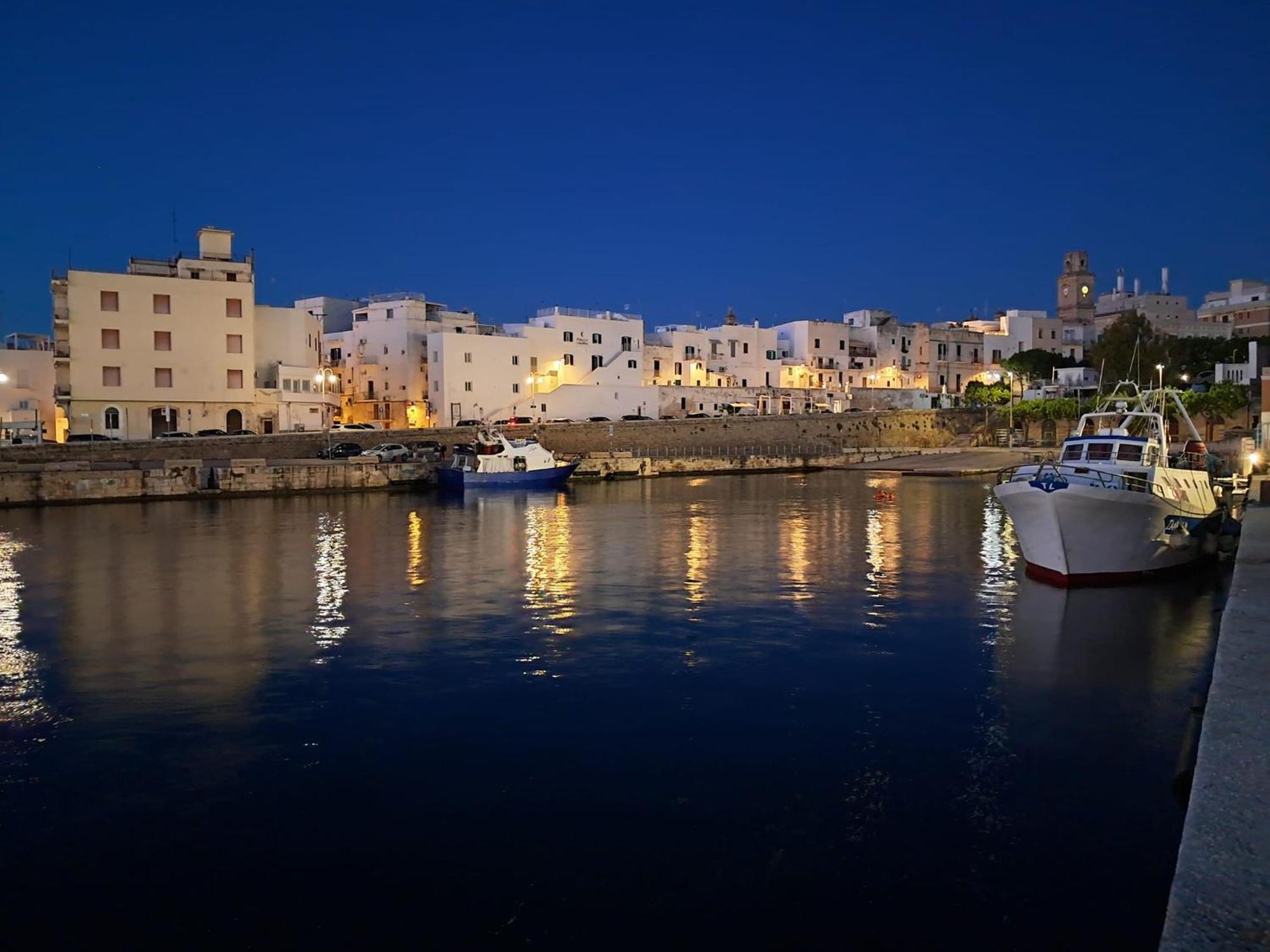Fd Apartments - Zoe Prestigioso Appartamento Vicino Alla Stazione E Al Centro Monopoli Exteriör bild